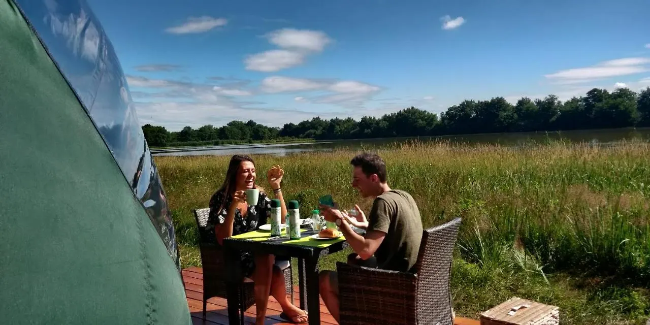 Luxury tent Aintrepide Hebergements Insolites Marlieux